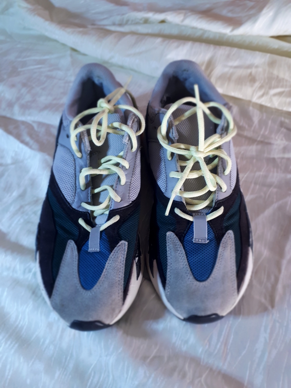 adidas (Yeezy 700) White Gray Athletic Shoe Interior View